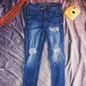 Skinny jeans with holes